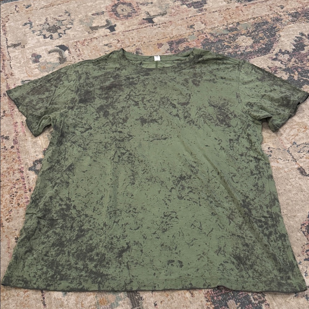 SOLD! Women’s Lululemon tshirt, size 6